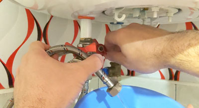 Как слить воду с бойлера Аристон